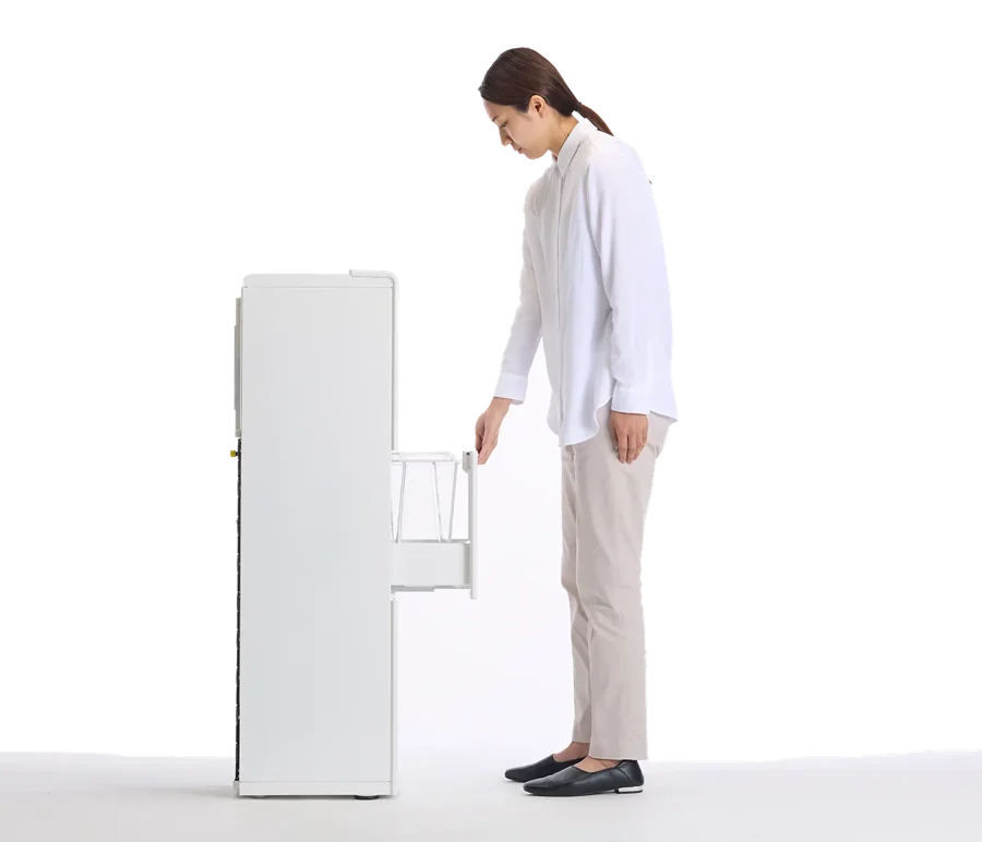 本体中段のタンクを取り出す様子
